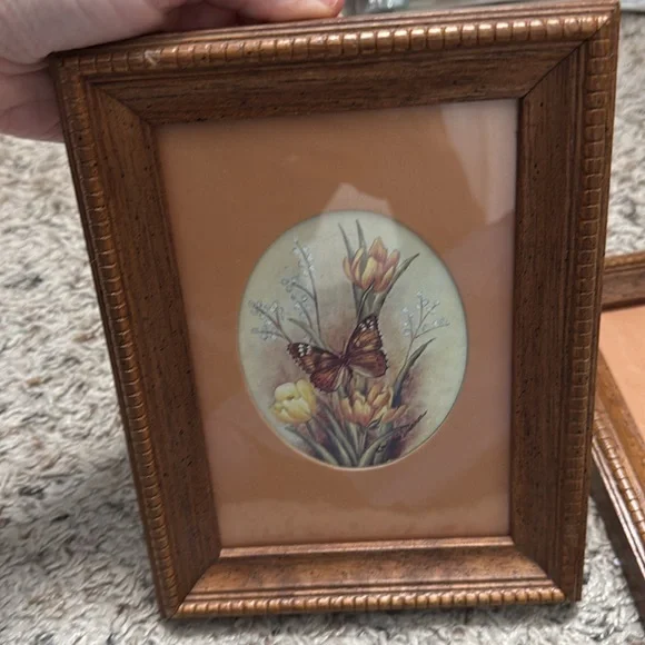 Framed pair of butterfly wall art flowers - Picture 3 of 7